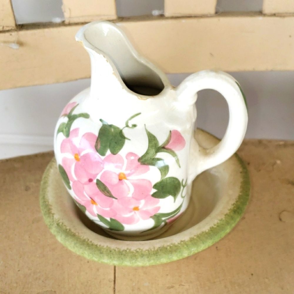 Cash Family ceramic bowl & pitcher